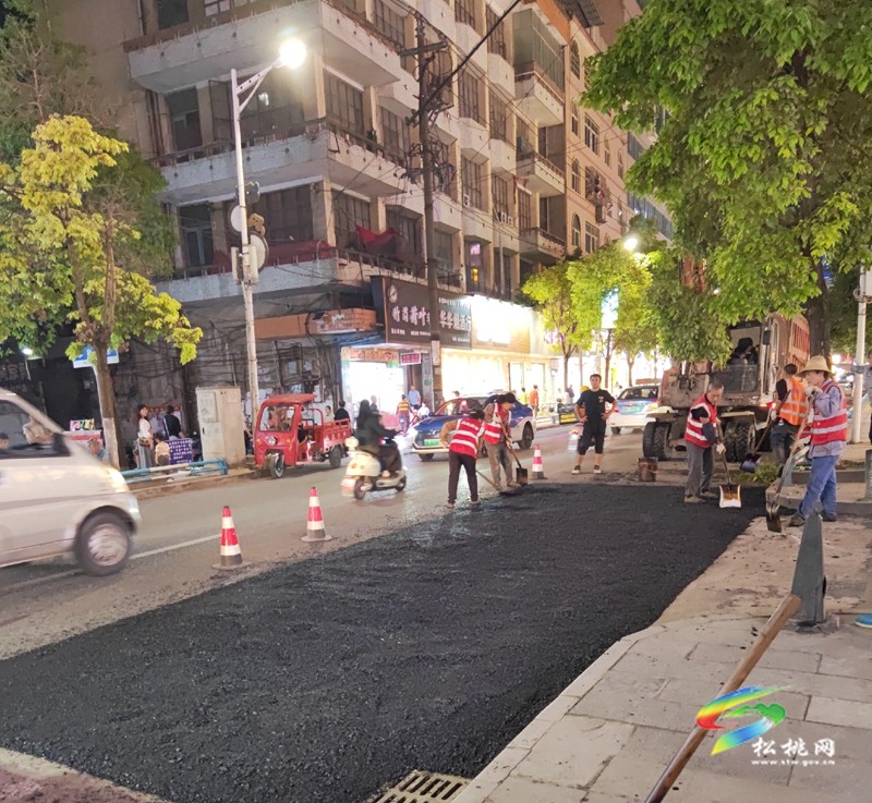 松桃：加強市政道路養(yǎng)護(hù)維修 助力文明城市創(chuàng)建