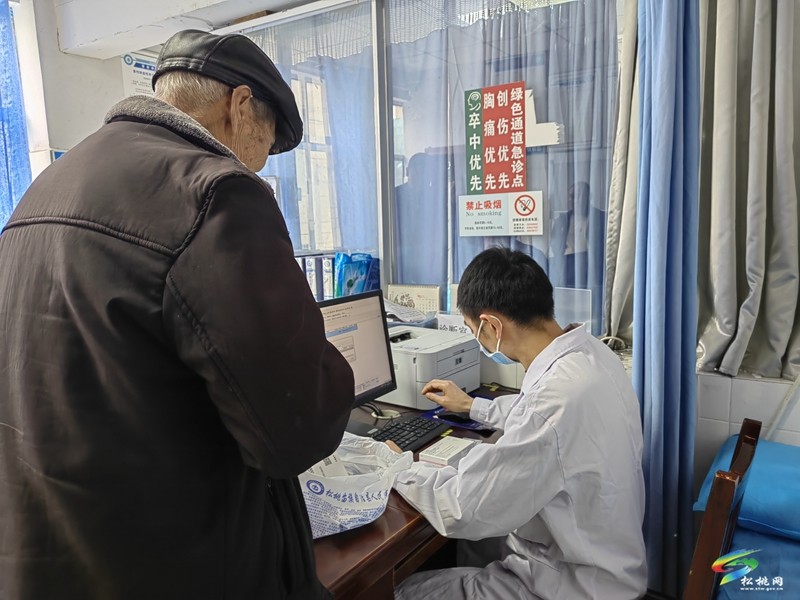 【五一我在崗】松桃醫(yī)務(wù)人員值班值守堅守群眾健康