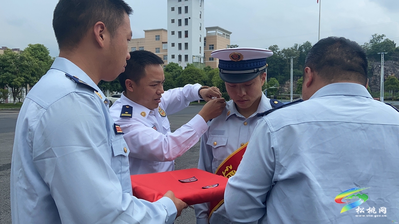 縣消防救援大隊(duì)舉行夏季消防員退出歡送儀式