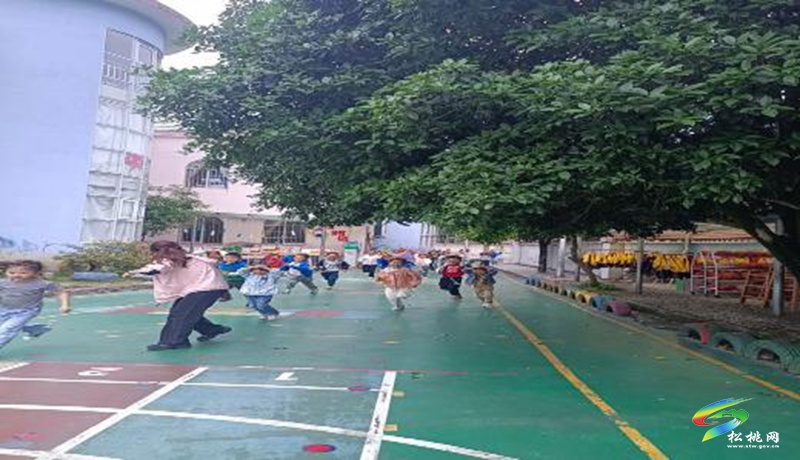 孟溪鎮(zhèn)幼兒園開展“防震減災(zāi)”應(yīng)急逃生演練活動