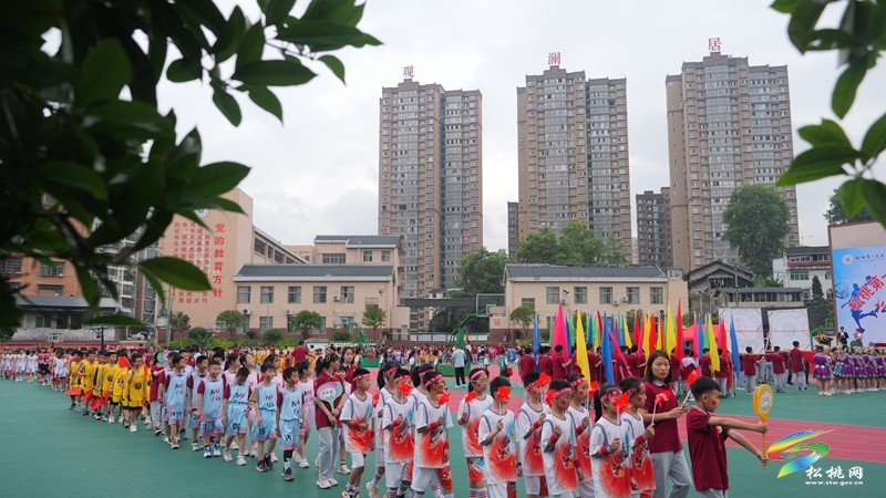 縣第一完小舉辦第28屆籃球運(yùn)動(dòng)會(huì)