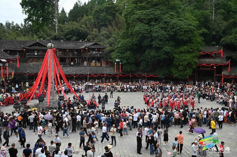 松桃：好戲連“城” 八方賓朋與苗家人狂歡“四月八”