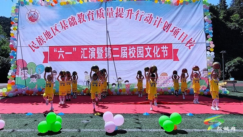 寨英鎮(zhèn)各小學(xué)及幼兒園舉行多彩活動慶“六一”