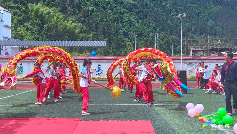 寨英鎮(zhèn)各小學(xué)及幼兒園舉行多彩活動慶“六一”