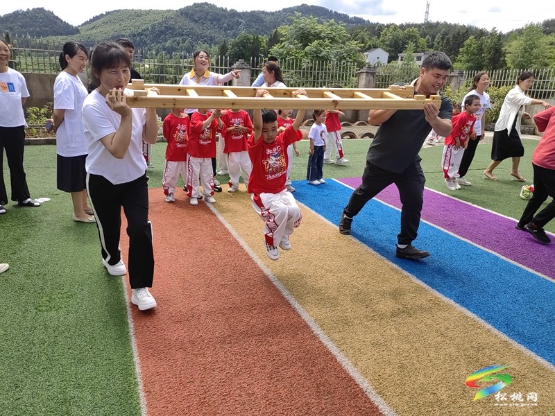 大路鎮(zhèn)航天幼兒園舉辦“大手牽小手，一起來加油！”文藝匯演活動(dòng)