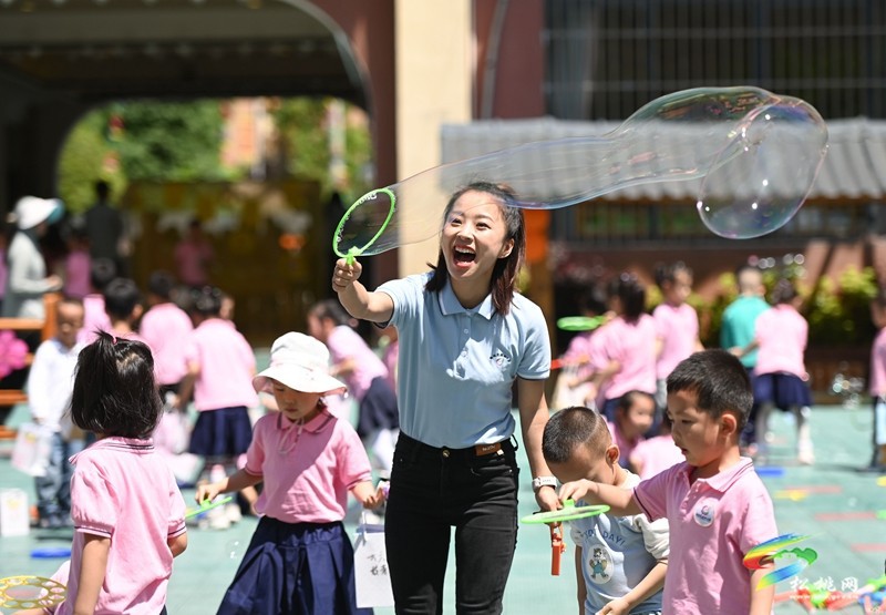 松桃：多彩活動迎“六一”