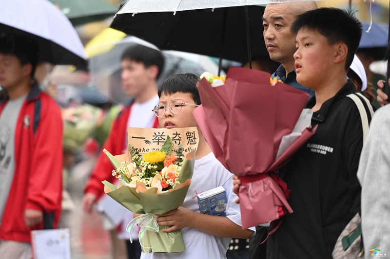 高考海采:致青春 頂峰見(jiàn)