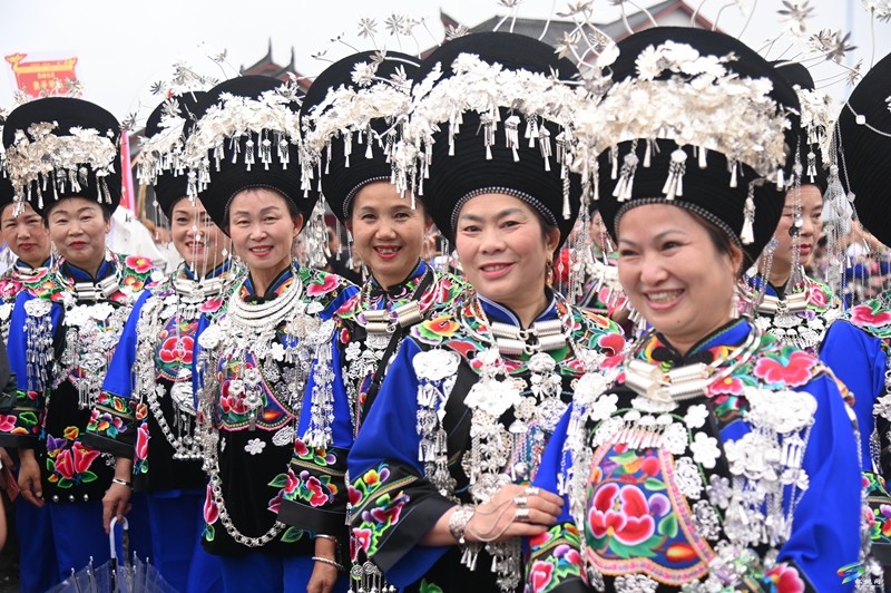 【網(wǎng)絡(luò)中國節(jié)·端午】九龍競渡 鼓舞苗鄉(xiāng)|松桃2024年“三融杯”傳統(tǒng)龍舟賽開幕