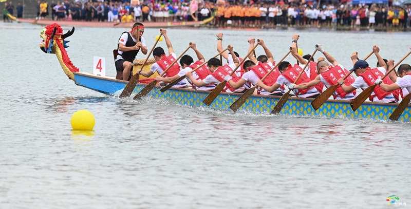 【網(wǎng)絡(luò)中國(guó)節(jié)·端午】松桃：龍舟競(jìng)渡鼓士氣   苗族文化展風(fēng)采