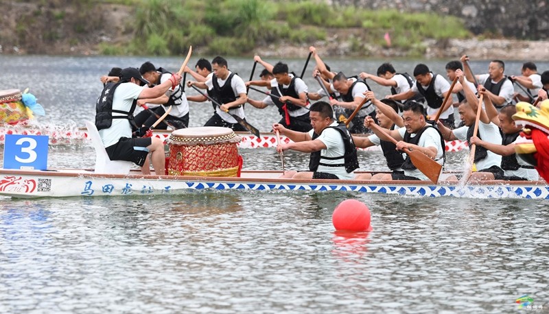 【網(wǎng)絡(luò)中國(guó)節(jié)·端午】松桃：龍舟競(jìng)渡鼓士氣   苗族文化展風(fēng)采