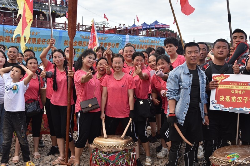 【網(wǎng)絡(luò)中國(guó)節(jié)·端午】松桃：龍舟競(jìng)渡鼓士氣   苗族文化展風(fēng)采