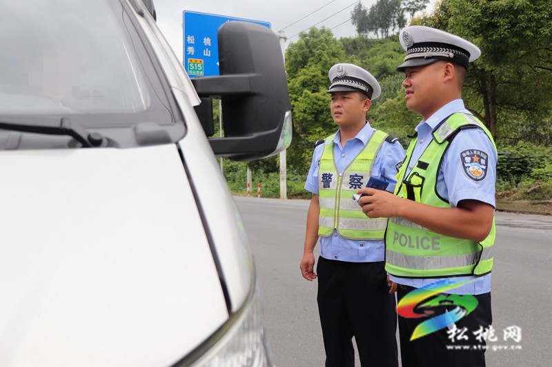 松桃公安交警大隊集中開展貨車風險專項整治縱深推進夏季治安打擊整治行動