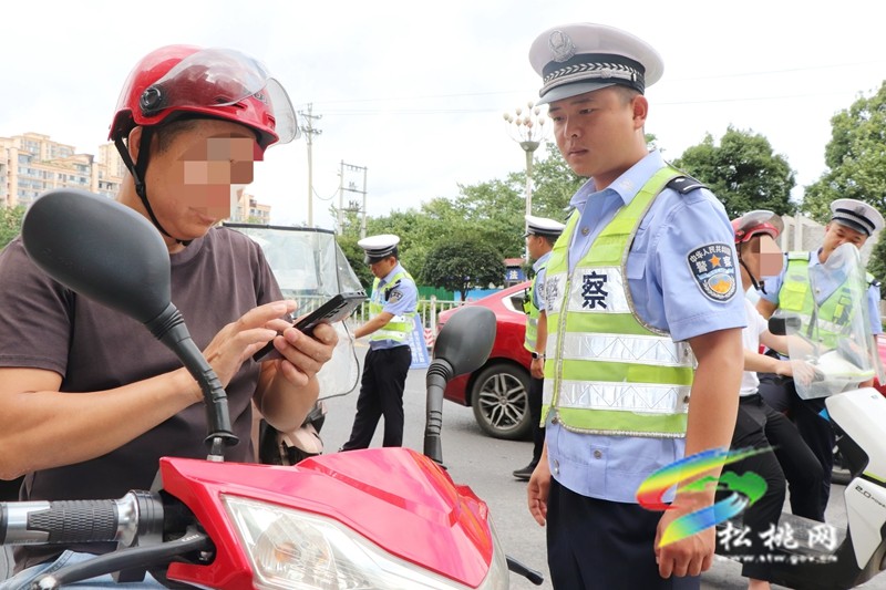 松桃公安交警大隊開展摩托車 電動摩托車電動自行車夏季交通安全突出風(fēng)險專項整治行動