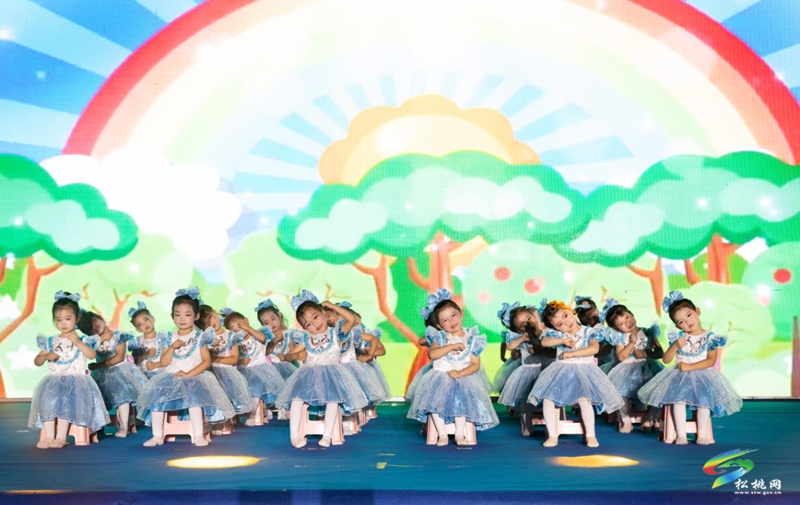 松桃實驗幼兒園舉行2024屆大班畢業(yè)典禮