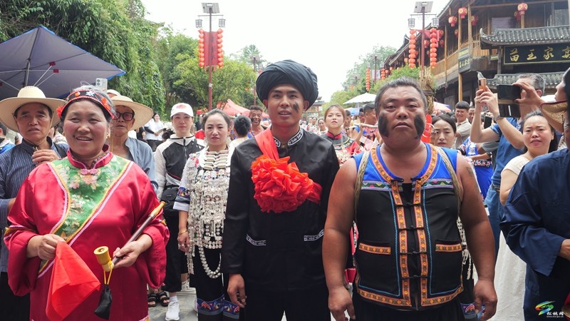 松桃苗王城:苗族情人節(jié)  綻放幸福之花