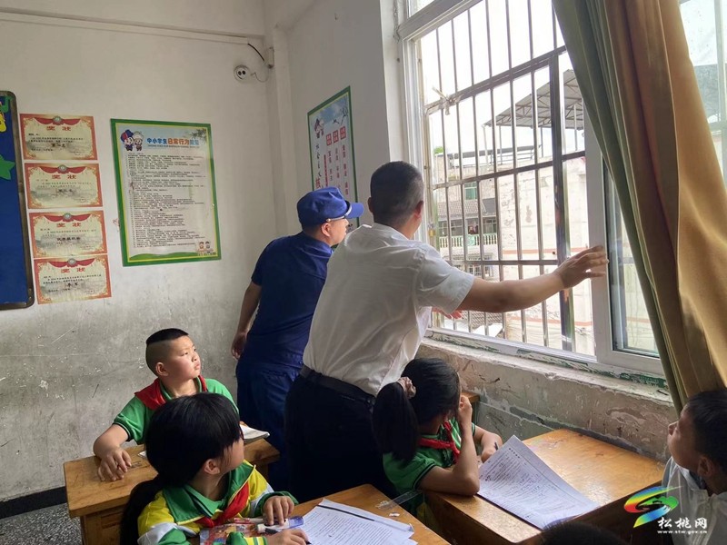 松桃消防為轄區(qū)各類學(xué)校做好暑假前消防安全“體檢”