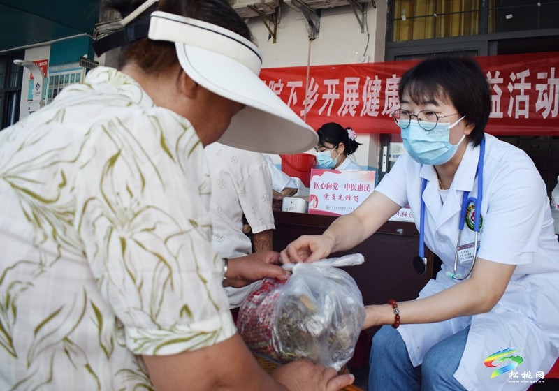 藥線點灸 苗醫(yī)藥小兒推拿  百姓在家門口便能免費體驗