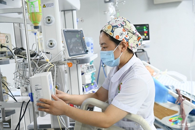 松桃民族中醫(yī)院重癥醫(yī)學(xué)科：?24小時在崗 守護患者生命安全