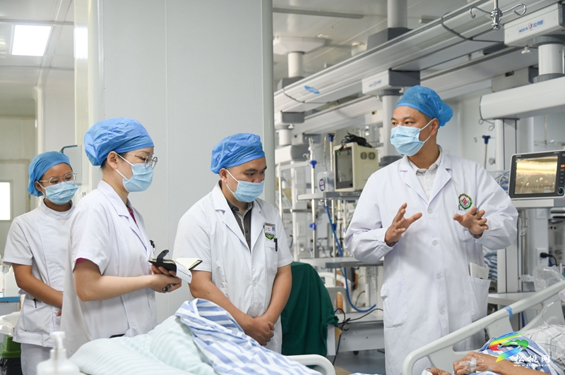松桃民族中醫(yī)院重癥醫(yī)學(xué)科：?24小時在崗 守護患者生命安全