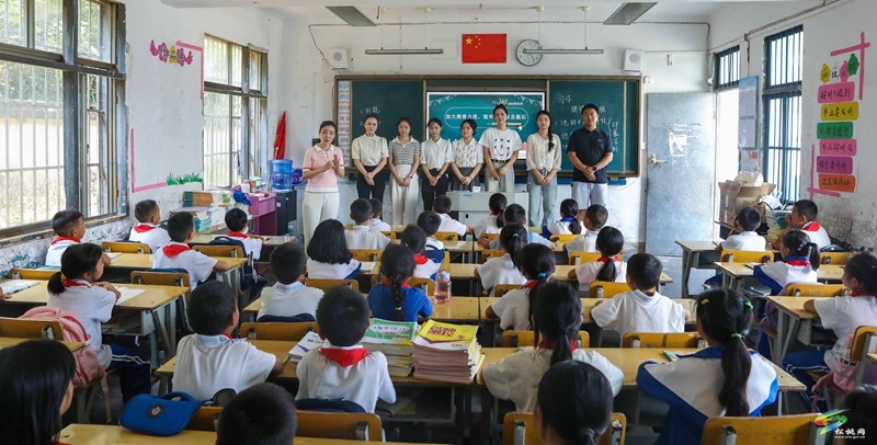 加大推普力度 筑牢強國語言基石——縣融媒體中心走進校園推廣宣傳普通話