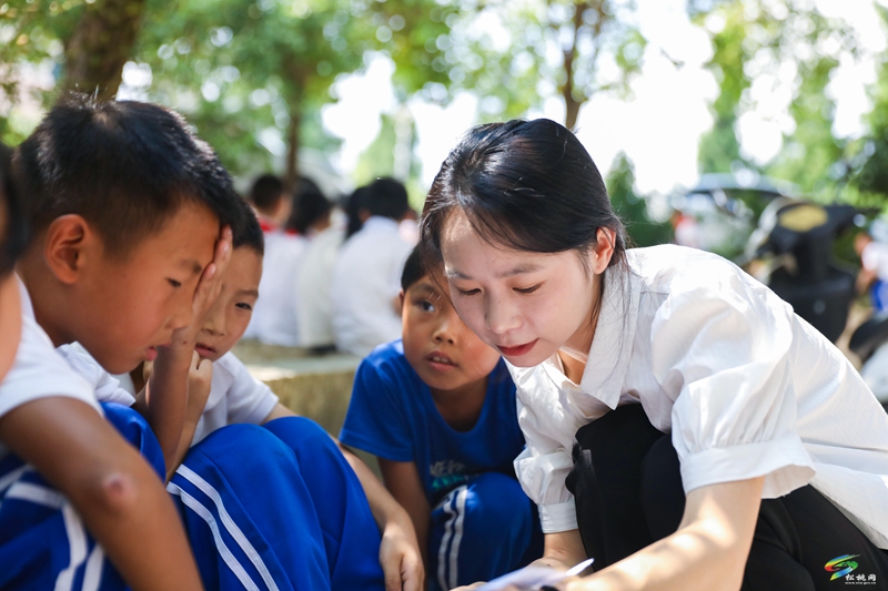 加大推普力度 筑牢強國語言基石——縣融媒體中心走進校園推廣宣傳普通話