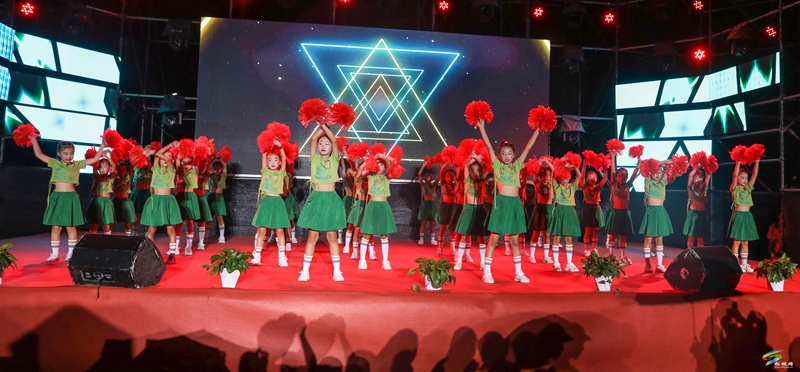 烏羅幼兒園開展十周年園慶暨2024年國慶節(jié)文藝匯演活動