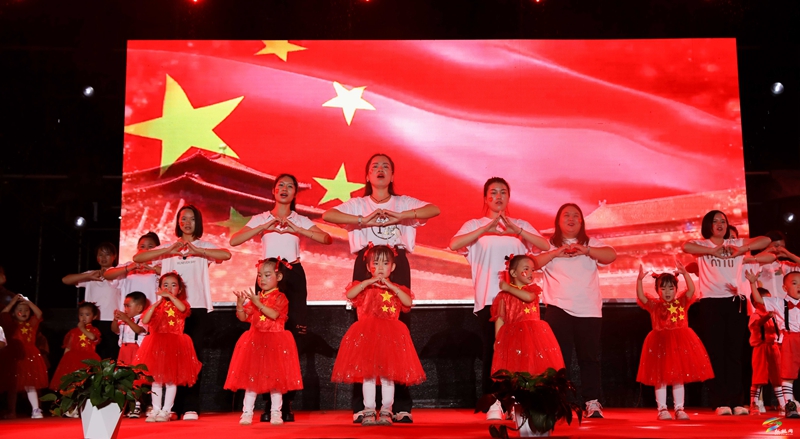 烏羅幼兒園開展十周年園慶暨2024年國慶節(jié)文藝匯演活動