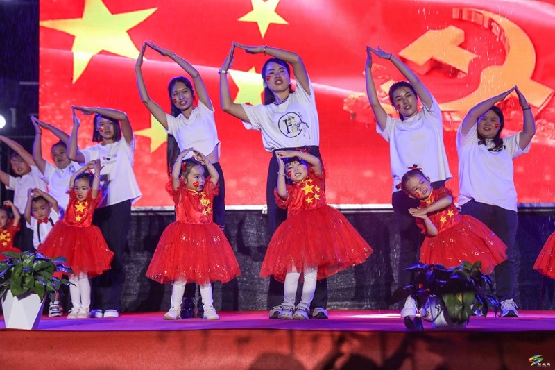 烏羅幼兒園開展十周年園慶暨2024年國慶節(jié)文藝匯演活動