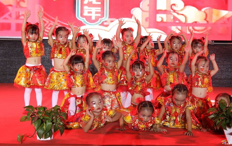 烏羅幼兒園開展十周年園慶暨2024年國慶節(jié)文藝匯演活動