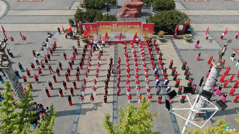 【網(wǎng)絡(luò)中國節(jié)·重陽】松桃舉行全縣廣場舞優(yōu)秀節(jié)目展演活動