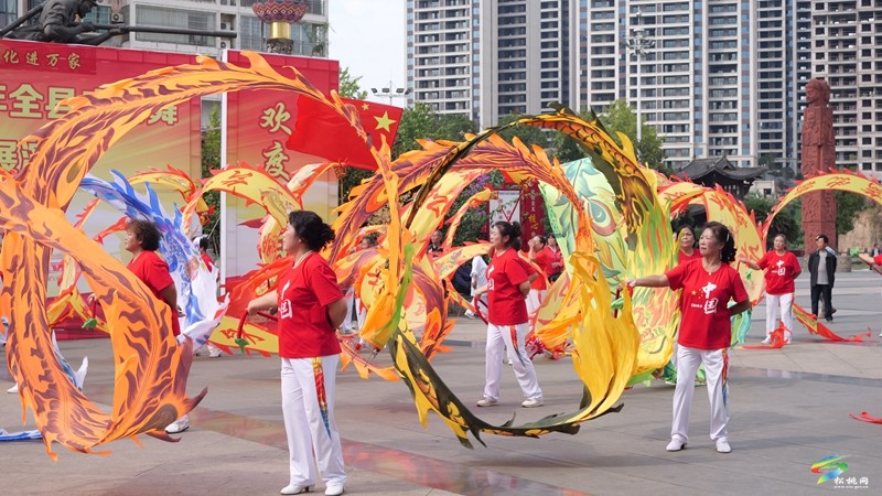 【網(wǎng)絡(luò)中國節(jié)·重陽】松桃舉行全縣廣場舞優(yōu)秀節(jié)目展演活動