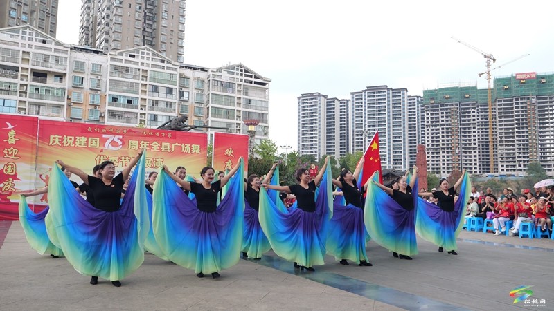 【網(wǎng)絡(luò)中國節(jié)·重陽】松桃舉行全縣廣場舞優(yōu)秀節(jié)目展演活動