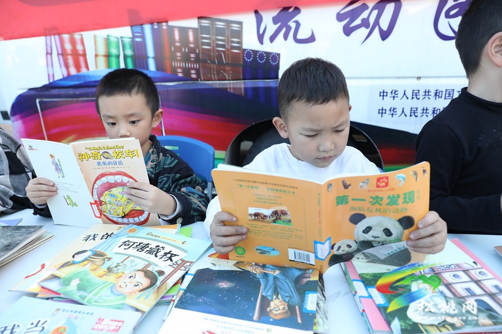 松桃:書(shū)香進(jìn)校園,讀書(shū)伴成長(zhǎng)