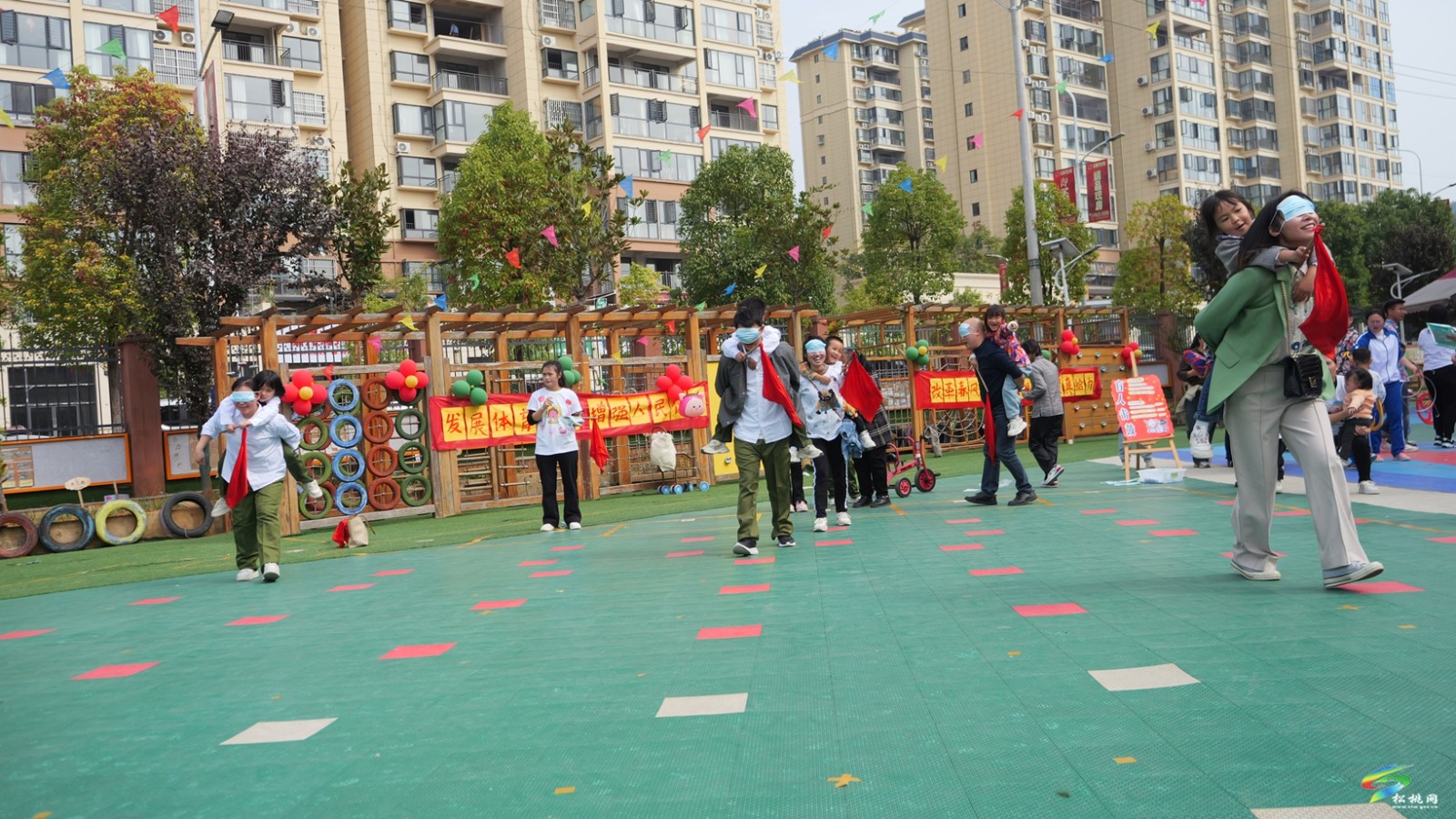 松桃實(shí)驗(yàn)幼兒園：開展親子“童”樂  懷舊趣味運(yùn)動(dòng)會(huì)