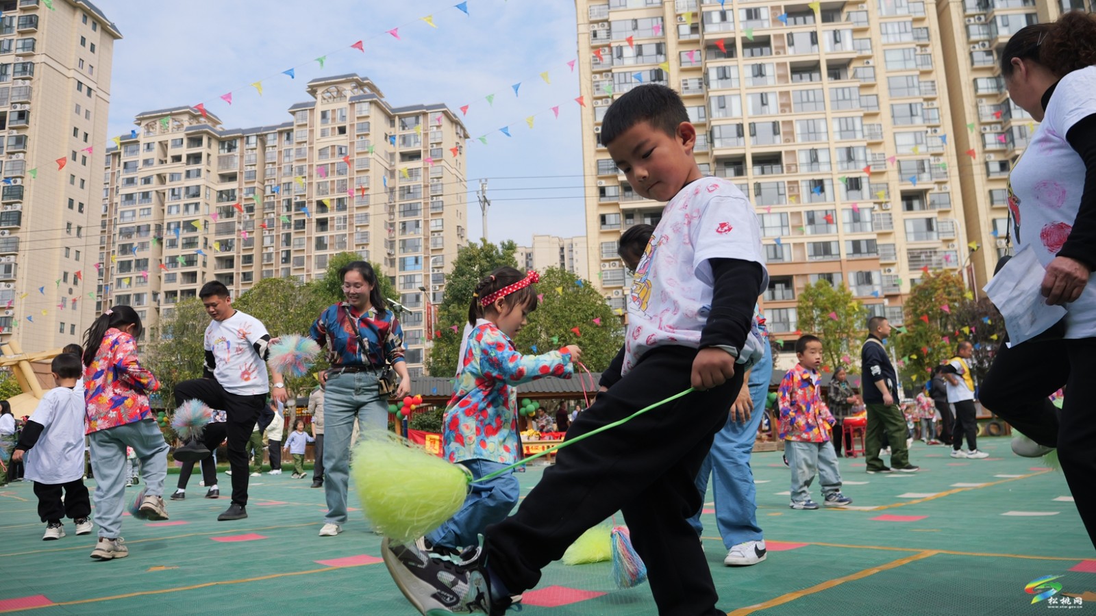 松桃實(shí)驗(yàn)幼兒園：開展親子“童”樂  懷舊趣味運(yùn)動(dòng)會(huì)