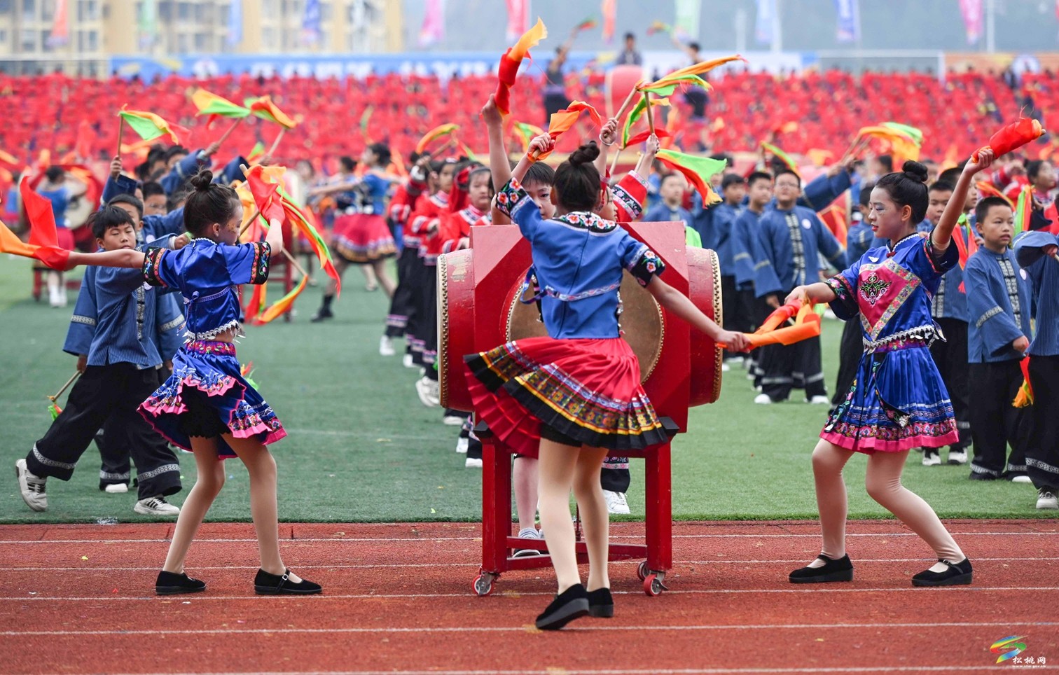 銅仁市第十四屆中小學(xué)生“三好杯”田徑運(yùn)動會在松桃開幕