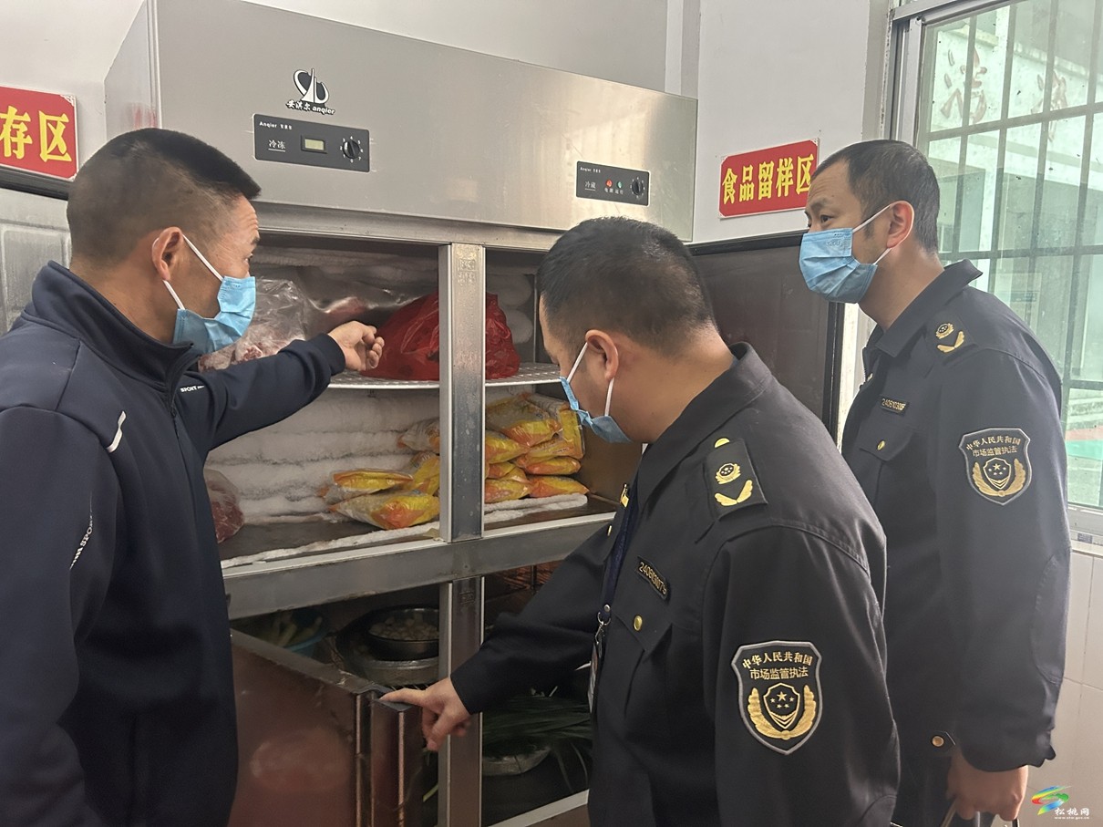 松桃市場(chǎng)監(jiān)管局全面開展校園食品安全專項(xiàng)檢查
