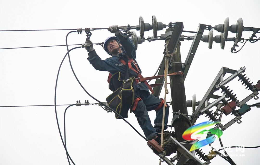 松桃供電局：迎峰度冬 全力保供