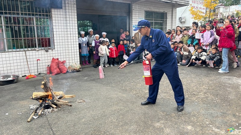 貴州松桃：消防安全進(jìn)校園  童心筑牢安全線
