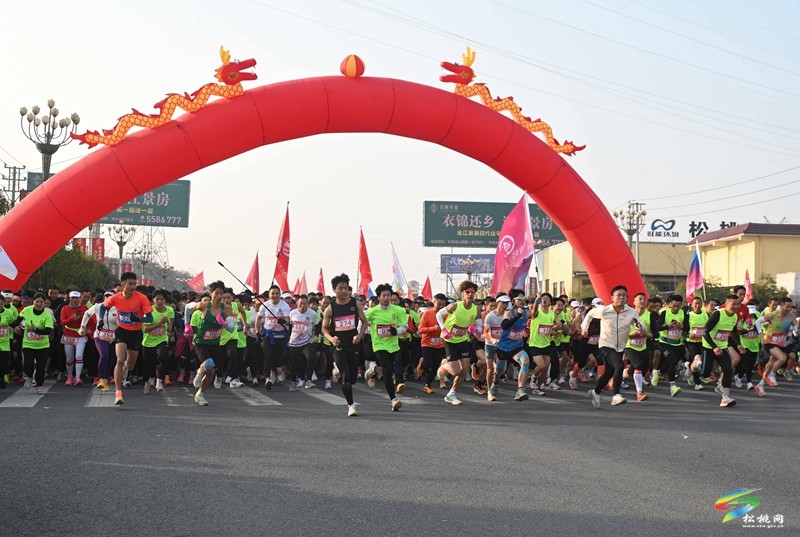 松桃：馬拉松激情開(kāi)跑  活力風(fēng)采燃動(dòng)苗鄉(xiāng)