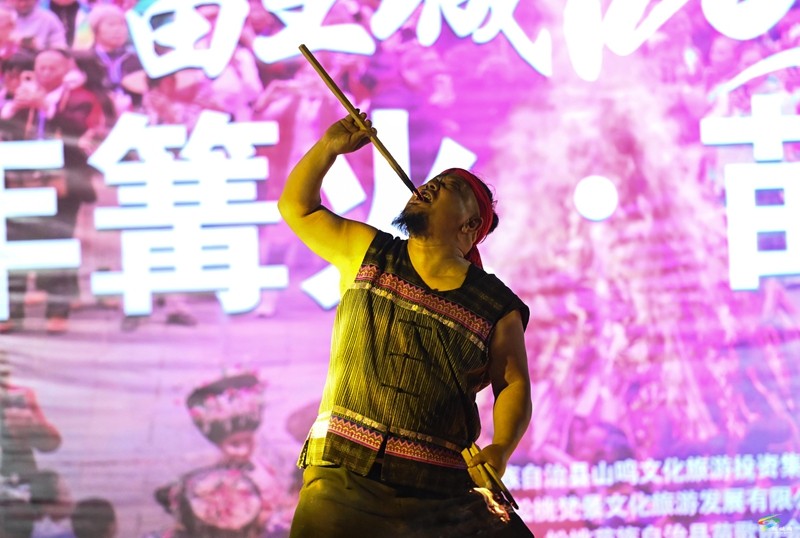 松桃苗王城：跨年活動(dòng)精彩紛呈  游客齊聚辭舊迎新