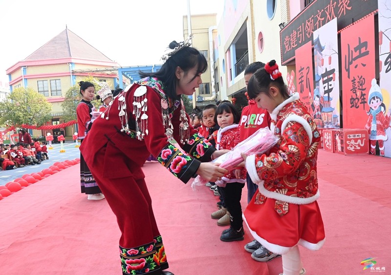 縣第三幼兒園:歡喜迎新年