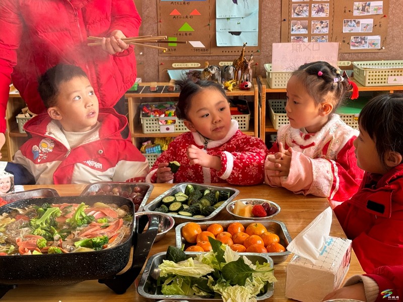 縣實(shí)驗(yàn)幼兒園舉辦“金蛇賀歲 童趣迎新”元旦慶祝活動(dòng)