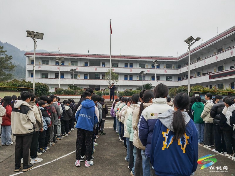孟溪鐵路派出所民警到寨英鎮(zhèn)鄧堡片區(qū)開(kāi)展鐵路法治宣傳教育活動(dòng)