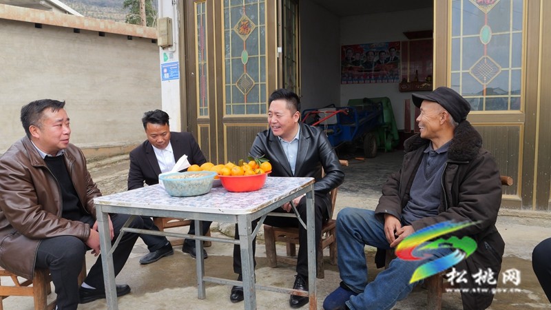 陳琪到聯(lián)系點(diǎn)參加村黨支部主題教育專(zhuān)題組織生活會(huì)