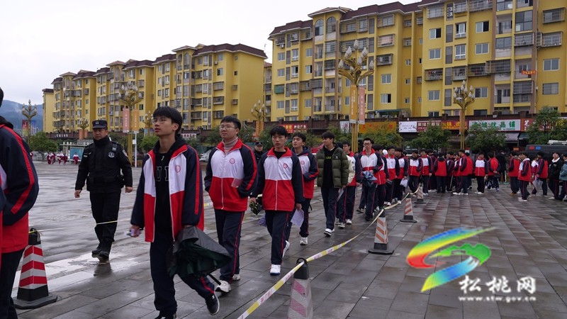 松桃：“愛心送考”再出發(fā) 助力高考改革演練測試