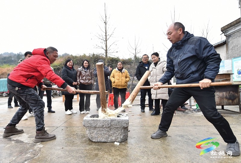 九江街道：寫對(duì)聯(lián) 打糍粑 新春年味漸濃