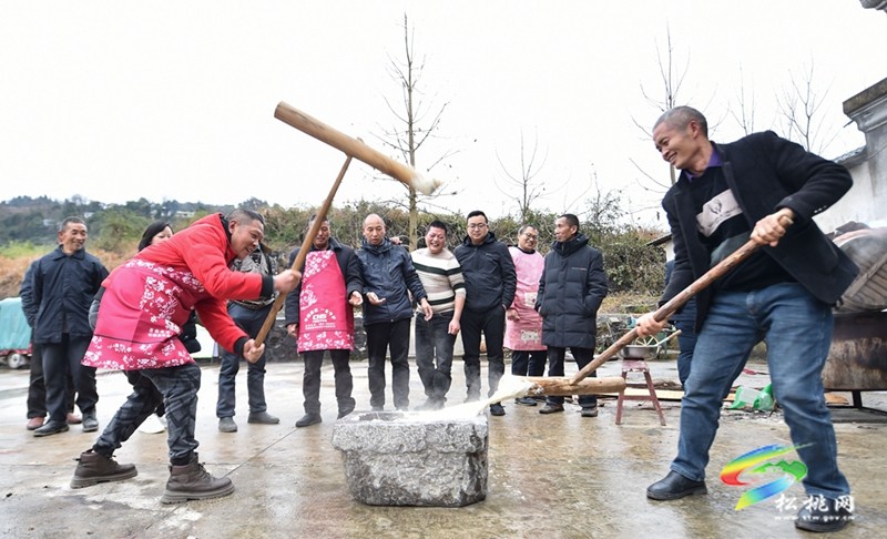九江街道：寫對(duì)聯(lián) 打糍粑 新春年味漸濃