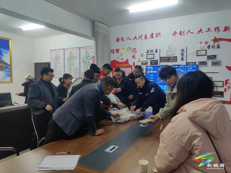 雪夜奮戰(zhàn)7小時(shí),松桃公安成功救助18名被困群眾