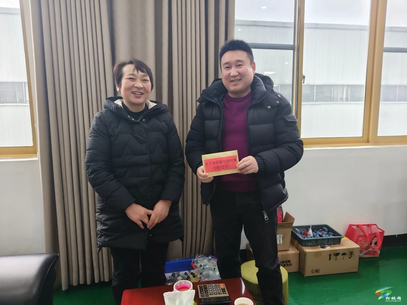 縣工商聯(lián)組織開(kāi)展春節(jié)走訪慰問(wèn)活動(dòng)